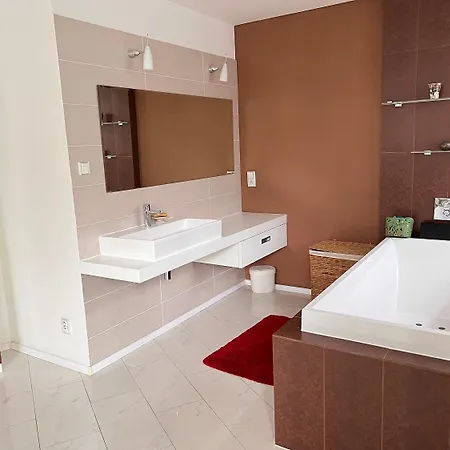 Krasny Velky Byt S Terasou Apartment *
